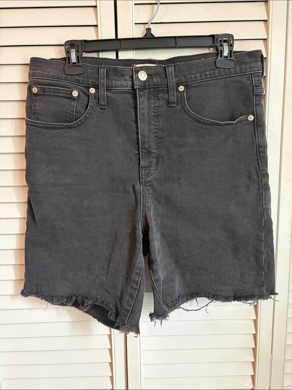 Madewell Size 29 High Rise Denim Mid Length Shorts Raw Hem Black Gray